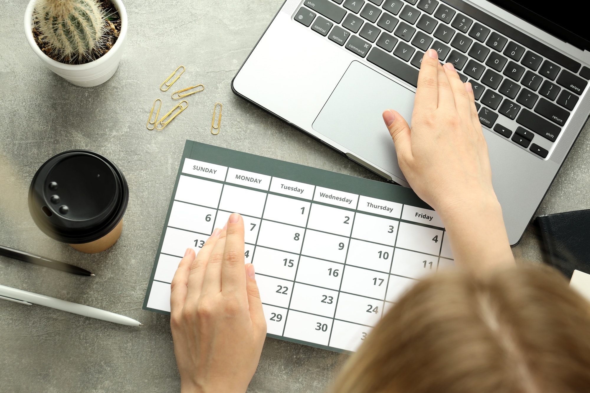 Papierowy kalendarz czy elektroniczny terminarz wizyt?