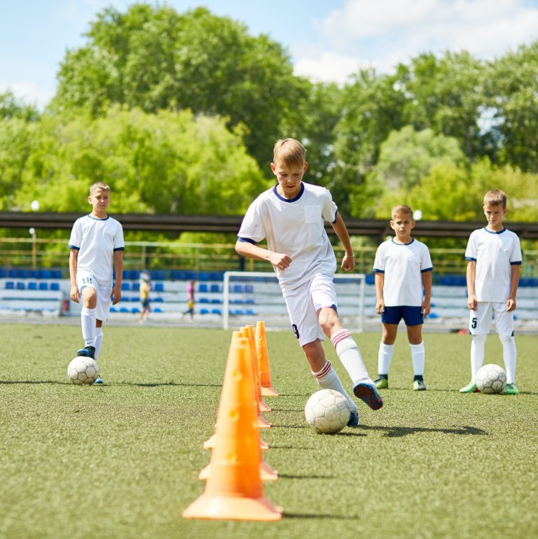Działalność sportowa, rozrywkowa i w efekcie rekreacyjna - szkółki piłkarskie, jeździeckie, tenisa, golfa, szkoły tańca